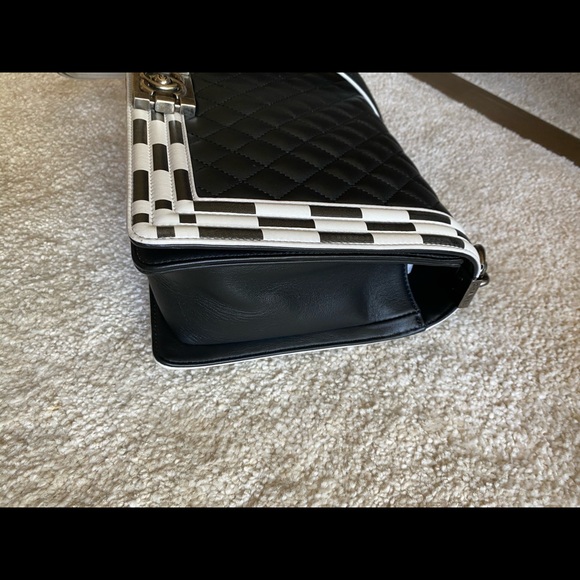 SOLD Chanel calfskin checkerboard new medium boy - Picture 4 of 14